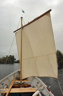 A simple calico standing lugsail on a small gandelow