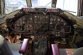 Vickers Viscount flight deck.jpg