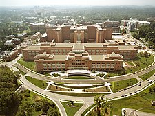 Foto aérea do Centro de Pesquisa Clínica da NIH Mark O. Hatfield, Bethesda, Maryland