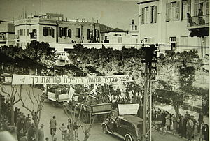 מצעד בתל אביב למען גיוס לצבא הבריטי במלחמת העולם השנייה.