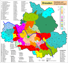 Barevná reprodukce mapy s legendou, která obsahuje barevně rozlišené městské části současného města