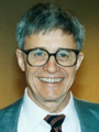 肯尼斯·艾佛森，加拿大計算機科學家，1979年因對數學表達式和程式語言理論的貢獻而得到圖靈獎。