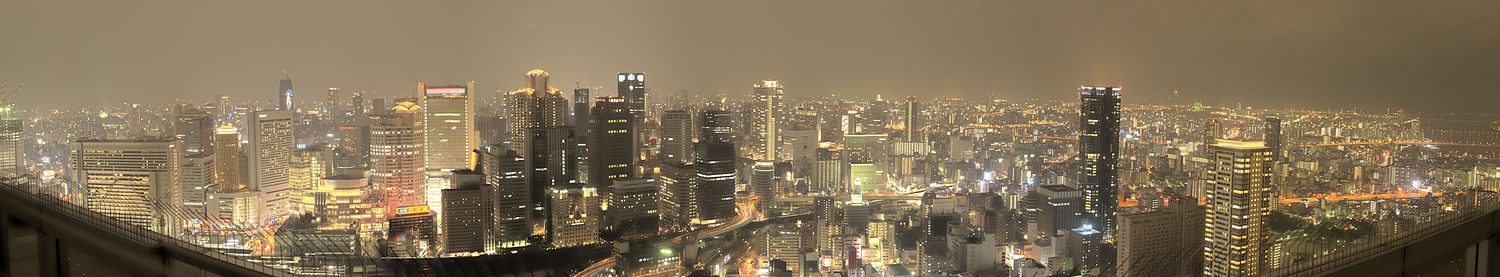 Panorama vido de la urbocentro de Osako el Sky Building en Umeda je decembro 2008
