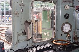 Führerstand der Ge 2/4 222 (Baujahr 1913) der Rhä­ti­schen Bahn in der Schweiz