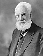Alexander Graham Bell inventou o teléfono na Universidade de Boston en 1875.[1]