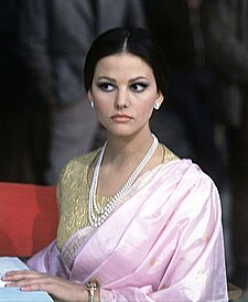 Claudia Cardinalová během natáčení Růžového pantera, 1963