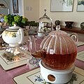 Հախճապակե և ապակե թեյնիկներ` տաքացնող տակդիրներով