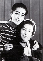 『アルルの女』（1934年）。母子を演じた葦原邦子と。