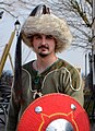 Một người nam Tatar đội mũ lông cáo