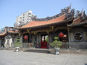 Lungshan Temple, Wanhua District, Taipei City, Taiwan; Taken by Allen Timothy Chang in January 2003