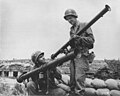 Soldats américains tenant des Bazookas, pendant la Guerre de Corée.