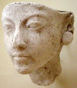 Étude de portrait supposée de Néfertiti, Ägyptisches Museum, Berlin.