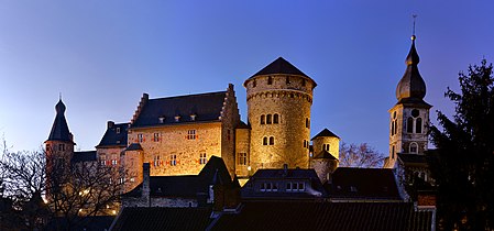 Burg bei Nacht