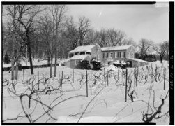 GENERAL VIEW FROM SOUTHWEST - Winery, Nauvoo, Hancock County, IL HABS ILL,34-NAU,23-1.tif