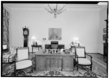 black and white image of the treaty room in 1992 with the Resolute desk sitting almost center in the room.