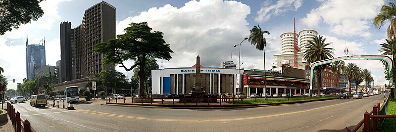 Panoramo de Kenyatta Avenue, ĉefa strato de la CND de Najrobio