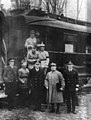 11 novembre 2007 Cette photographie a été prise après la signature de l'armistice le 11 novembre 1918 à la sortie du « wagon de l'armistice » du train d'État-major du Général Ferdinand Foch (deuxième à partir de la droite).