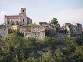 The church and surrounding buildings in Saint-Thomé