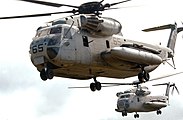 Um grupo de CH-53D americanos.
