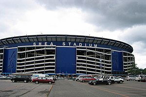 Außenansicht des Shea Stadium (Juni 2006)
