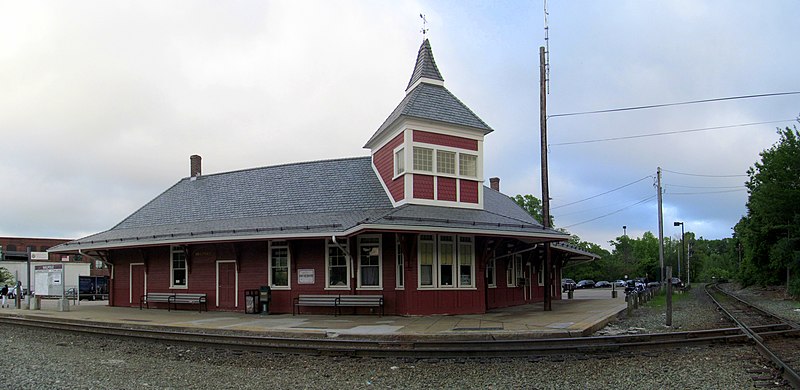 File:Trackside view of Walpole Union Station, May 2017.jpg