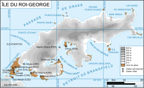 La base est située à la pointe Sud-Ouest de l'île du Roi-George