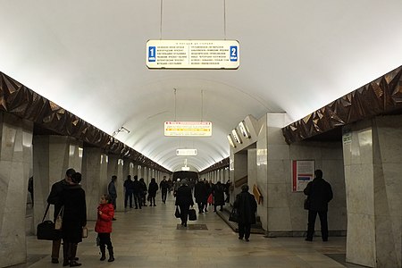 Указатели в зале станции южного направления. 2 ноября 2015 года