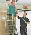 Prezident Bill Clinton a viceprezident Al Gore zavádí internet na střední škole Ygnacio Valley High School v Concordu (Kalifornie, 1996)