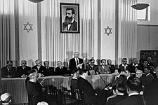 דוד בן-גוריון מכריז על הקמת מדינת ישראל ב-14 במאי 1948
