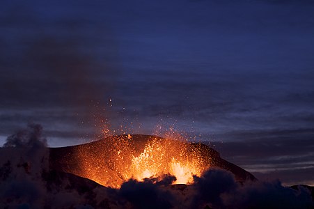 Erupsi di lereng Fimmvörðuháls, fase pertama letusan Eyjafjallajökull 2010, Islandia