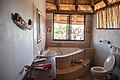 Слонові піски в Ната, Ботсвана. Ванна кімната із туалетом
