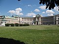 Царската палата Хофбург гледана од Плоштадот на хероите.