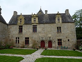 Lesmoal Manor, in Plounérin