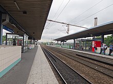 RER E platform (towards Paris) (View to the North)