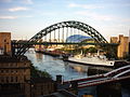Newcastle'ın simgesi olan Tyne köprüsü.