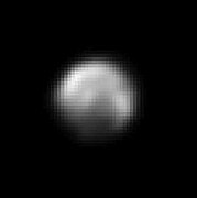 5월 12일, 7500만 km 거리에서 LORRI로 명왕성 촬영[52]