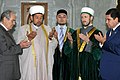 Berdimuhamedow (oikealla reunassa) vierailulla Kul Sharif -moskeijassa, Tatarstanissa vuonna 2008.