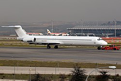 Turmakone EC-LTV Madrid-Barajasin lentoasemalla tammikuussa 2013.