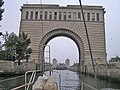 Triumphal arch over the Nova Kakhovka locks