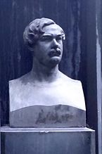 Бюст В. А. Каратыгина в составе надмогильного памятника
