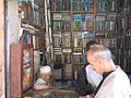 Une librairie de livres religieux et scolaires derrière la mosquée El Mouassine