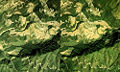 Luftfoto av et landskap ved Kumano City i Japan i form av et stereofotografi eller bearbeidet stereogram. Stereovirkninga oppstår når en skjeler kraftig og får bildene til å flyte sammen til et tredje bilde på midten. Teknikken brukes blant annet til nøyaktig kartlegging.