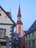 Luterański kościół św. Elżbiety﻿(inne języki) i puby w Parnawie