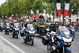 2019년 프랑스 혁명 기념일 군사퍼레이드에 참석한 에마뉘엘 마크롱 대통령과 프랑수아 르쿠앵트르 육군참모총장