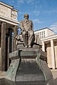 Statua Dostoevskijiana pro bibliotheca.