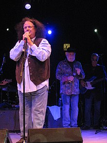 Mark Volman ("Flo") (left) and Howard Kaylan ("Eddie") (right) in a 2008 tour