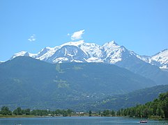 Монблан в Альпах — це найвища вершина ЄС.