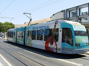 Elétrico moderno (linha 15), em Lisboa