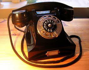 The first bakelite telephone (1931)