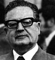 10. Salvador Allende 1908–1973 Médico y político socialista. Electo como presidente de Chile, fue derrocado en 1973.